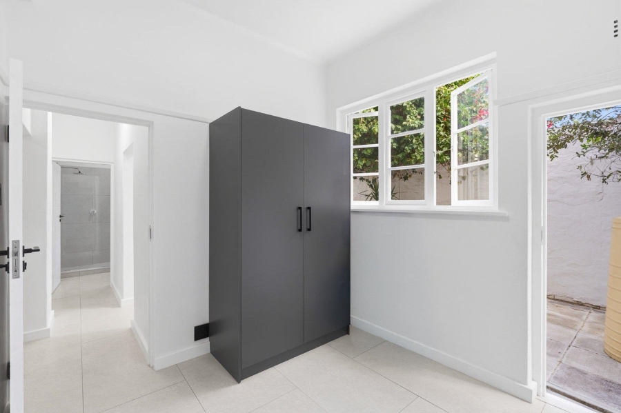 2 Bedroom Property for Sale in Sea Point Western Cape